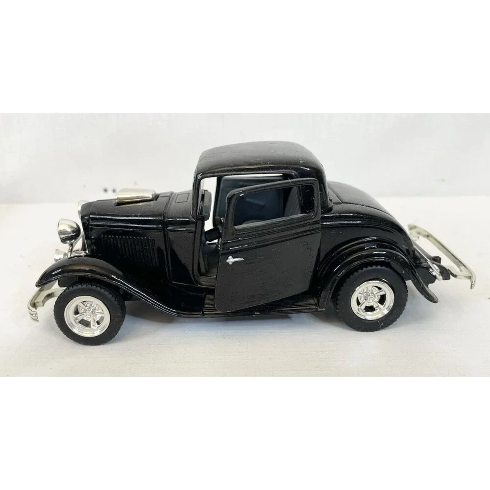 1932 Ford Coupe Black Silver Diecast 1:24 Model Car Motormax 73251